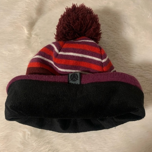 Yaktrax Men's Cozy Tribal Stripe Pom Beanie, One Size - Picture 3 of 4